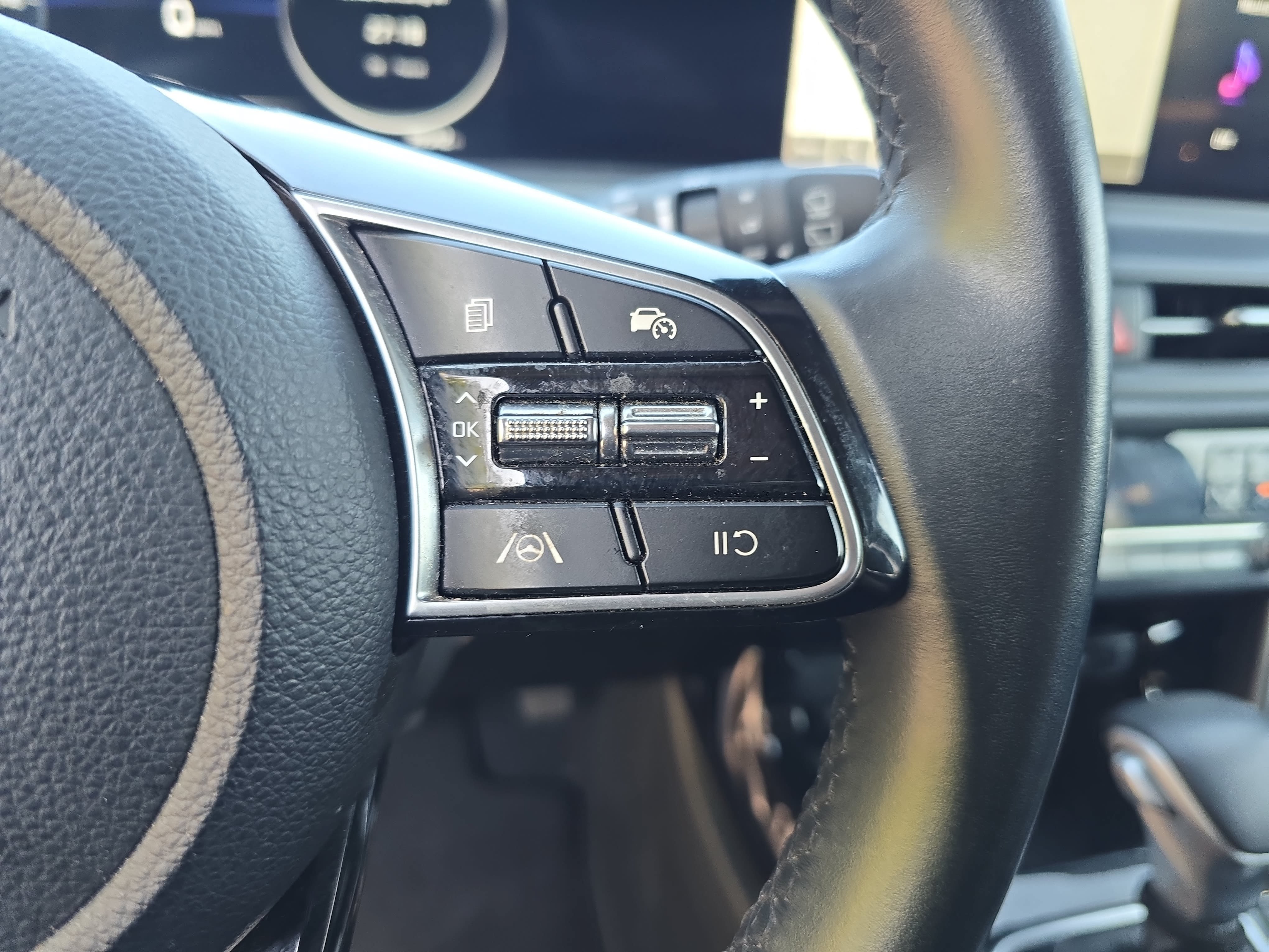 Used 2025 Kia Seltos EX w/ EX Sunroof Package AWD/4WD image 18