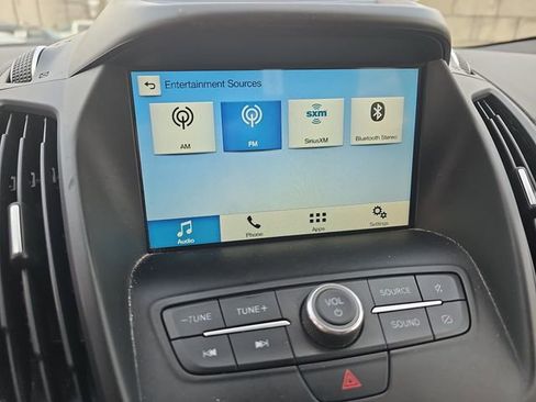 Used 2019 Ford Escape SE image 18