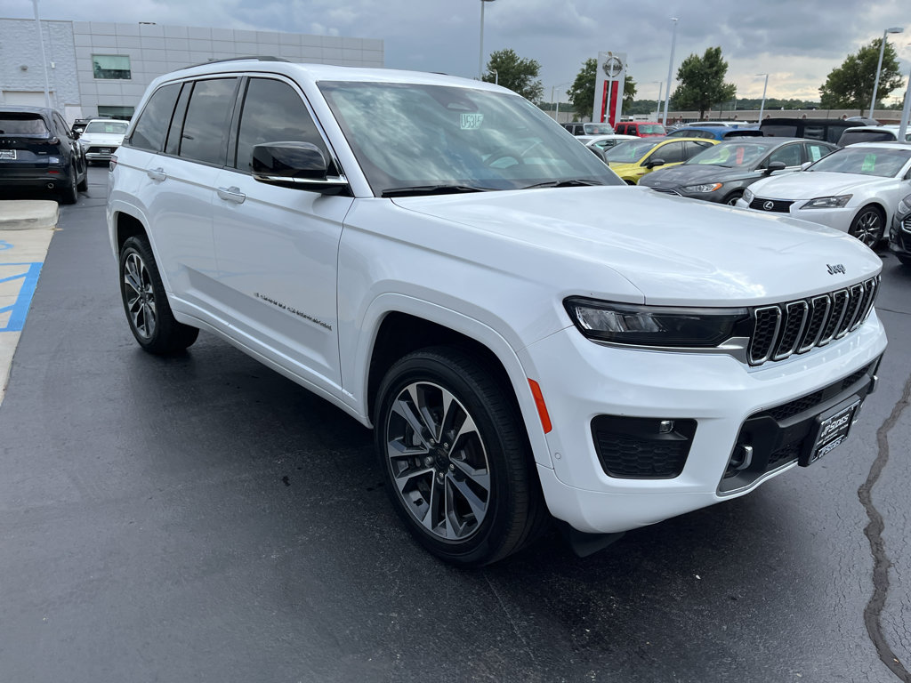 Used 2023 Jeep Grand Cherokee Overland RWD image 6