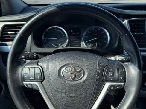 Used 2018 Toyota Highlander Limited Platinum AWD/4WD image 12