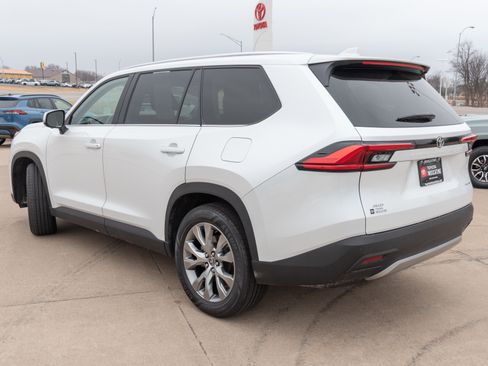 Used 2024 Toyota Grand Highlander Limited image 21