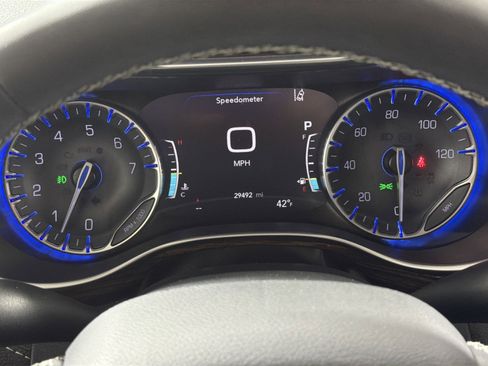 Used 2023 Chrysler Pacifica Limited image 17