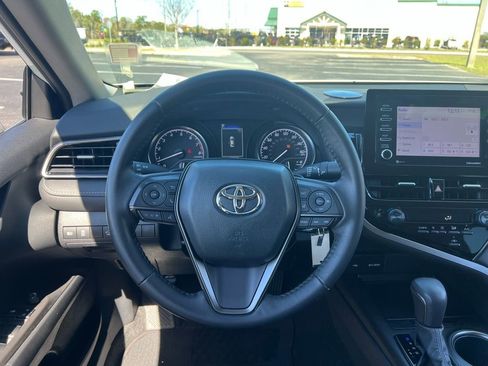 Used 2023 Toyota Camry SE image 16