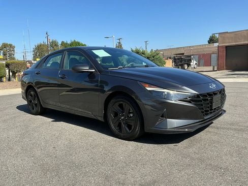 Used 2021 Hyundai Elantra SEL w/ Cargo Package FWD image 4