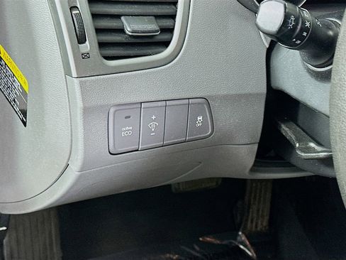 Used 2015 Hyundai Elantra SE FWD image 16