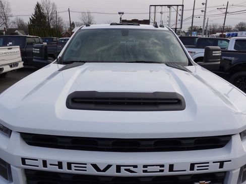 Used 2022 Chevrolet Silverado 2500 Custom w/ Custom Value Package image 6