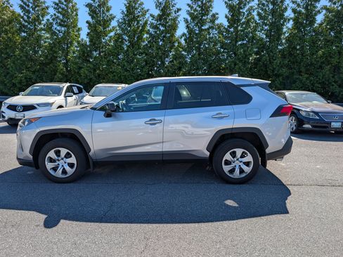 Used 2022 Toyota RAV4 LE AWD/4WD image 6