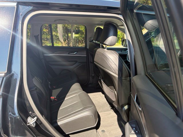 Used 2023 Jeep Grand Cherokee Limited AWD/4WD image 31