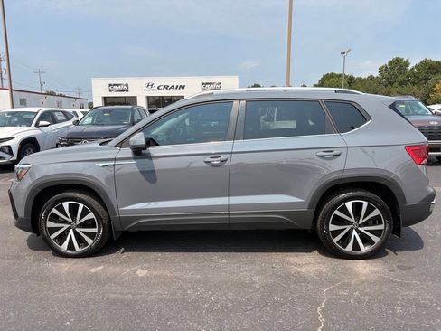 Used 2024 Volkswagen Taos SE FWD image 4