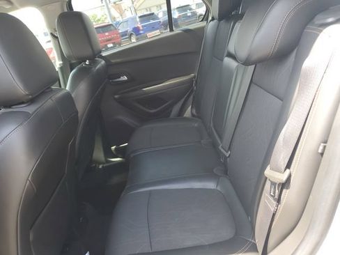 Used 2019 Chevrolet Trax LT w/ LT Convenience Package FWD image 13
