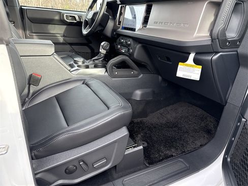 New 2025 Ford Bronco Outer Banks w/ Sasquatch Package image 14