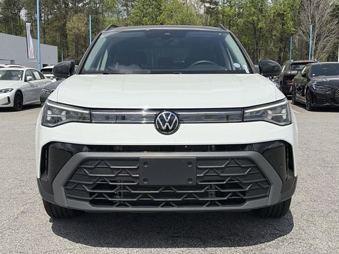 Certified 2025 Volkswagen Taos SE image 29
