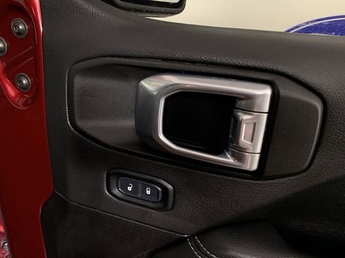 Used 2021 Jeep Wrangler Unlimited Sahara image 39