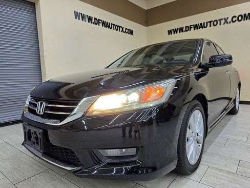 Used 2014 Honda Accord Touring image 2