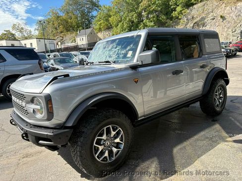 Used 2024 Ford Bronco Badlands image 7