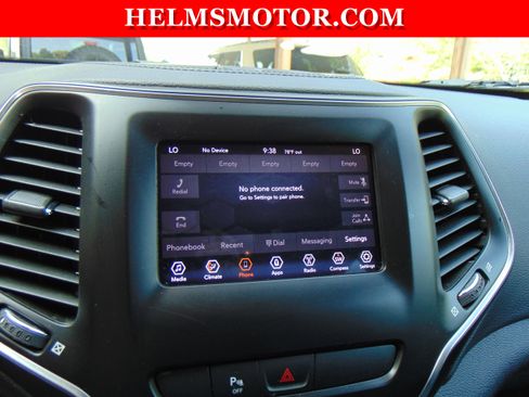 Used 2020 Jeep Cherokee Latitude Plus w/ Comfort/Convenience Group image 27