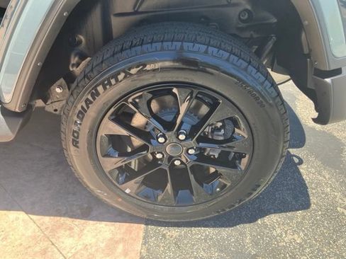 Certified 2025 Jeep Wrangler Unlimited Sahara AWD/4WD image 36