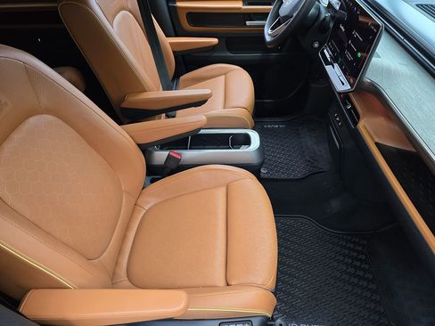 Used 2025 Volkswagen ID. Buzz Pro S image 27