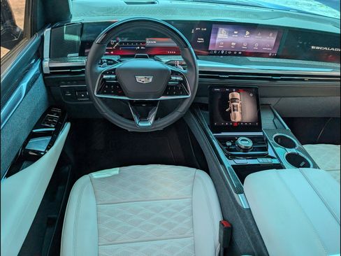 Used 2025 Cadillac Escalade V w/ LPO, ONYX Package AWD/4WD image 9