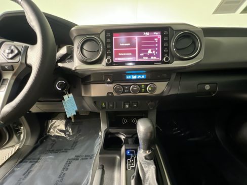 Used 2022 Toyota Tacoma SR5 w/ Technology Package RWD image 24