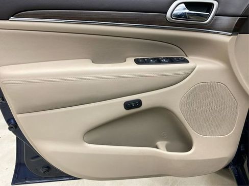 Used 2017 Jeep Grand Cherokee Overland image 25