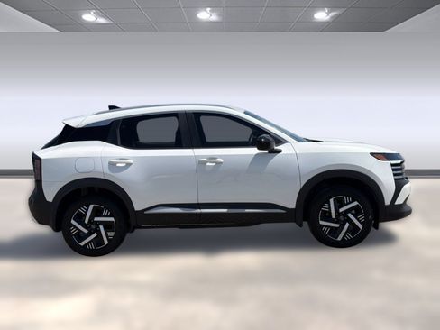 Used 2026 Nissan Kicks SV FWD image 8