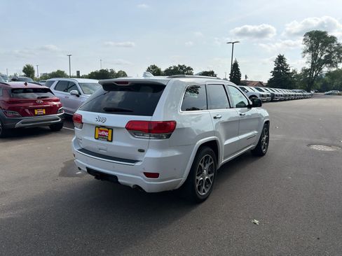 Used 2019 Jeep Grand Cherokee Overland AWD/4WD image 2