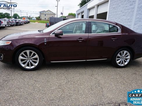 Used 2010 Lincoln MKS AWD image 4