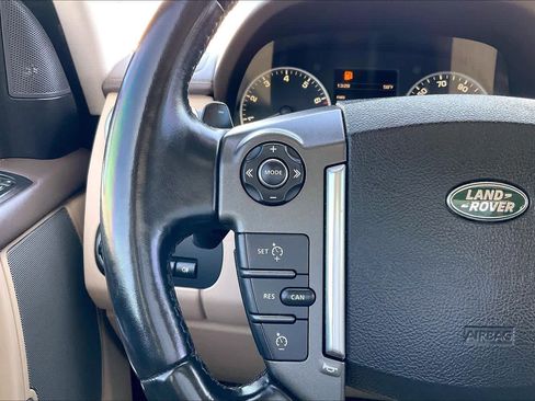 Used 2016 Land Rover LR4 HSE LUX image 24