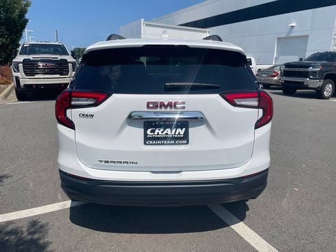 Used 2024 GMC Terrain SLE w/ Driver Convenience Package FWD image 6