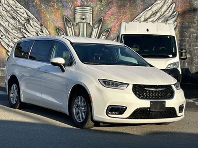 Used 2023 Chrysler Pacifica Touring-L