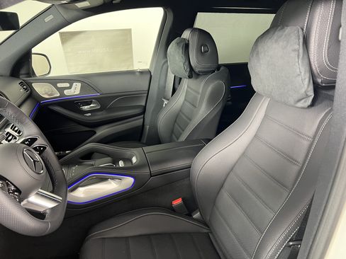 New 2026 Mercedes-Benz GLS 580 4MATIC image 17