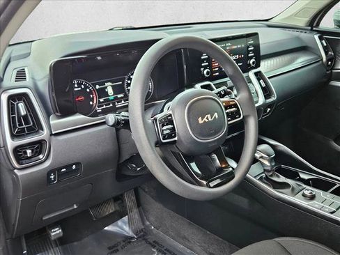 Used 2022 Kia Sorento LX image 11