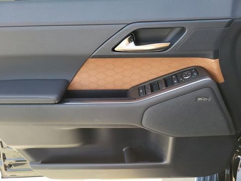 Used 2025 Lexus GX 550 w/ Accessory Package (2T) image 17