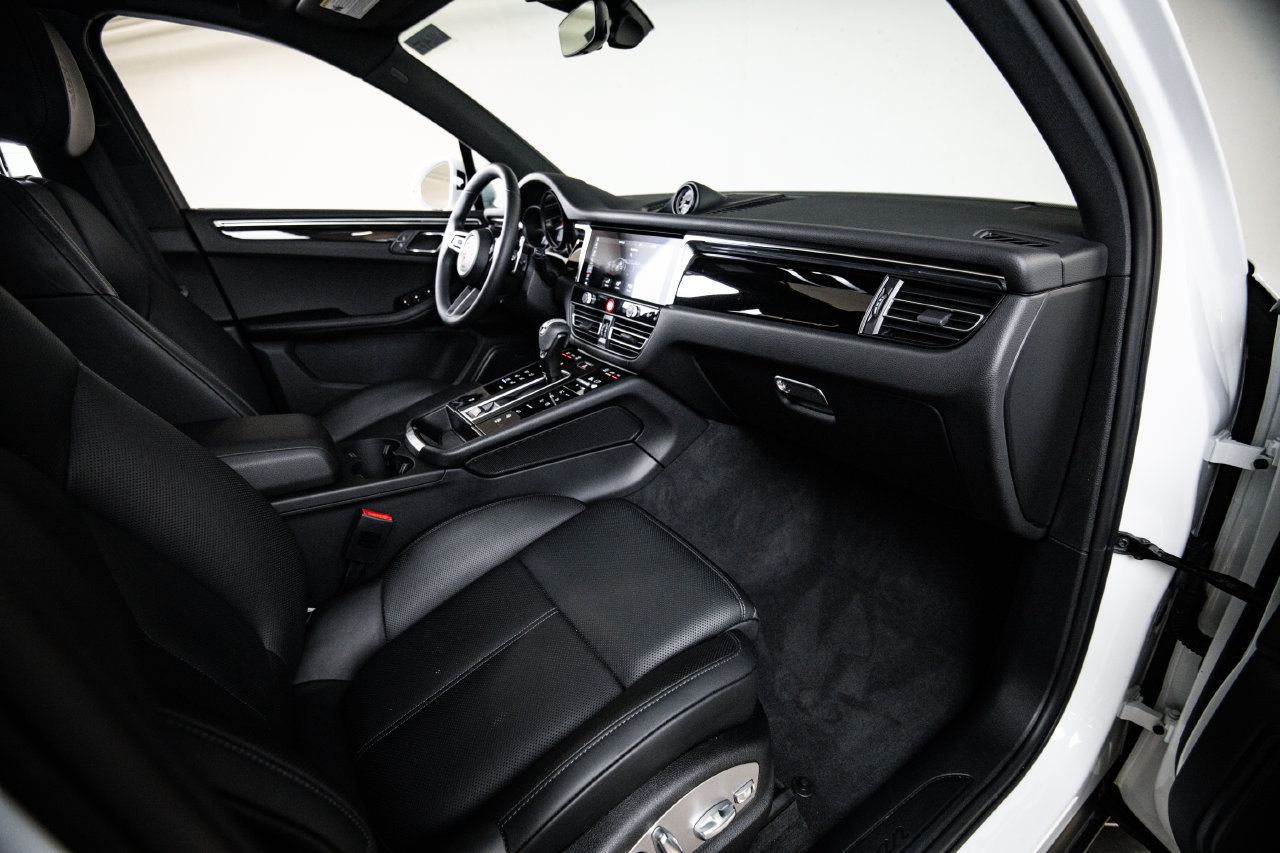 Certified 2026 Porsche Macan AWD/4WD image 28