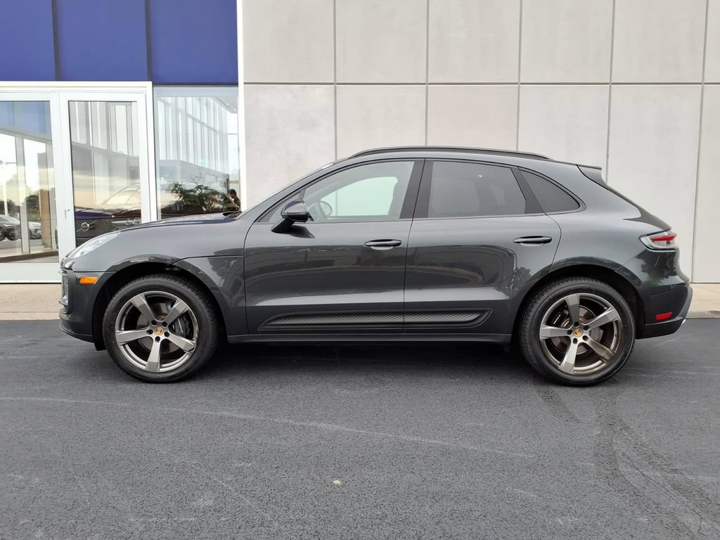 Used 2022 Porsche Macan AWD/4WD image 3