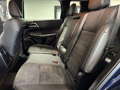 Used 2023 Mitsubishi Outlander SE Black Edition image 21