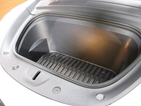 Used 2022 Tesla Model Y Long Range image 3