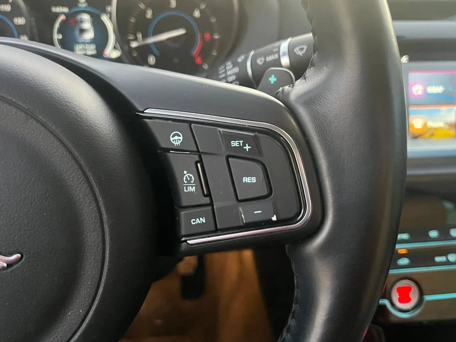 Used 2017 Jaguar XE RWD image 23