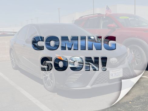 Used 2020 Toyota Camry SE FWD image 1