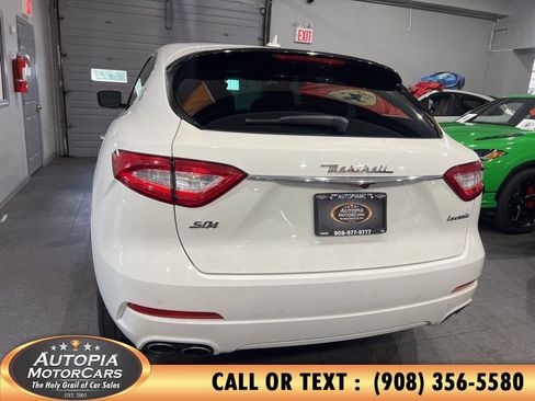 Used 2020 Maserati Levante S AWD/4WD image 4