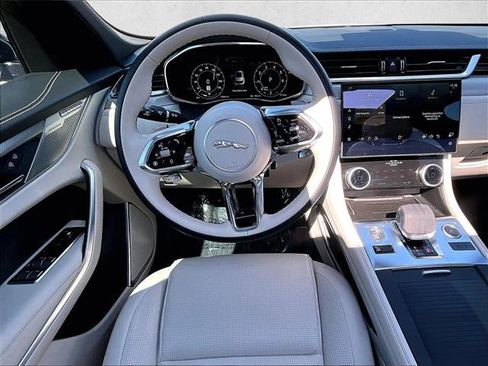 Used 2025 Jaguar F-PACE R-Dynamic S image 7