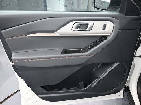 New 2026 Ford Explorer Active image 24