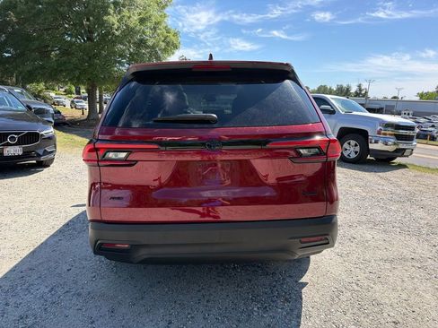 Used 2024 Toyota Grand Highlander AWD image 4