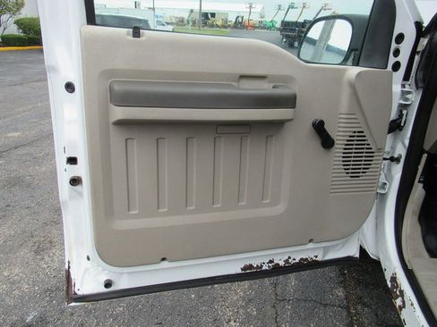 Used 2008 Ford F250 2WD Regular Cab Super Duty image 31