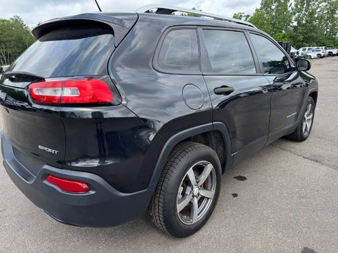 Used 2014 Jeep Cherokee Sport FWD image 11