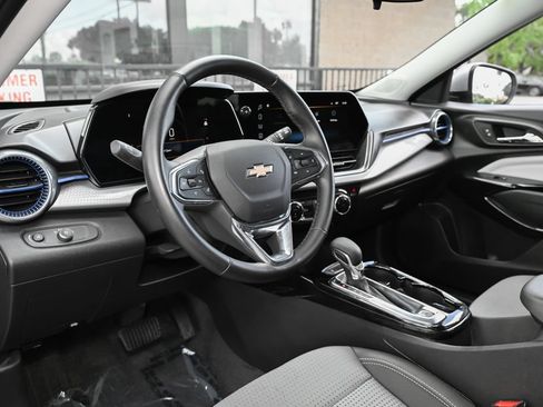 Used 2026 Chevrolet Trax LT w/ LT Convenience Package FWD image 18