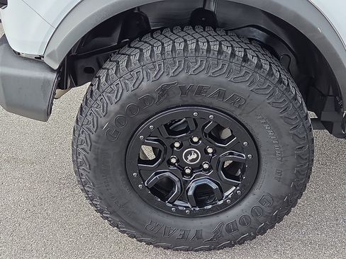 Certified 2023 Ford Bronco Wildtrak image 7