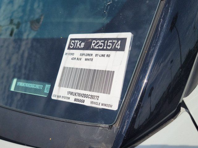 Used 2025 Ford Explorer ST-Line w/ Premium Package RWD image 31