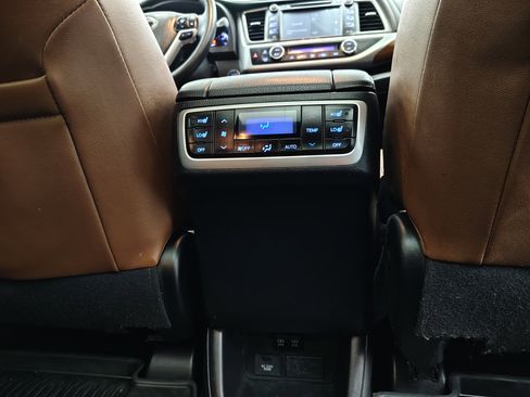 Used 2018 Toyota Highlander Limited Platinum w/ Protection Package #3 AWD/4WD image 34